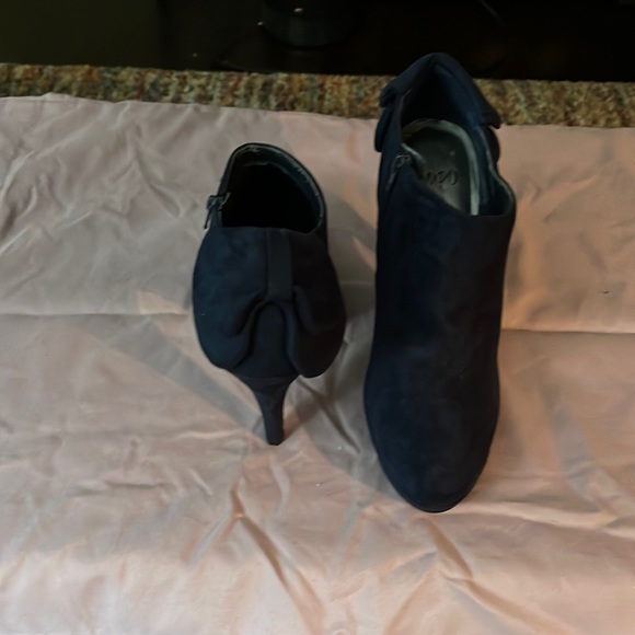 Impo Velvet Navy Booties Bow Detail on Back Sz 10M - Picture 1 of 9